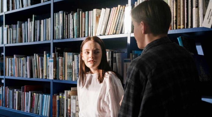 Un nuovo studio rileva che non sapere come flirtare sta frenando molte persone