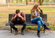 Una nuova ricerca mostra che un maggiore uso di “io” e “noi” può essere un segnale di allarme di una rottura